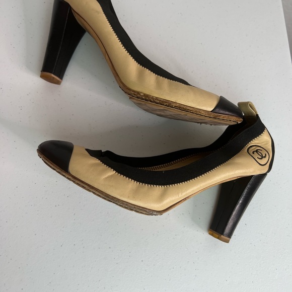 Chanel Classic Nude Ballet Pumps - Picture 5 of 10